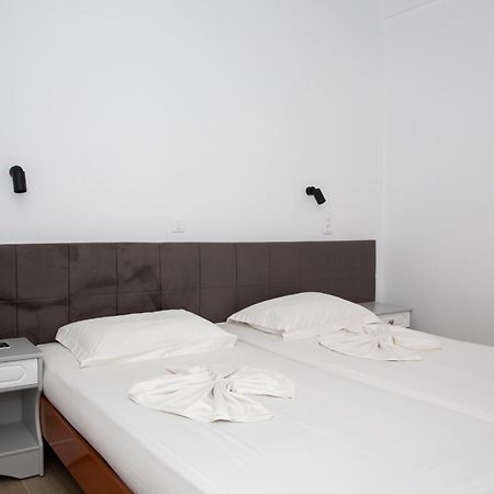 Sea Breeze 2 Apartments Мастрихари Екстериор снимка