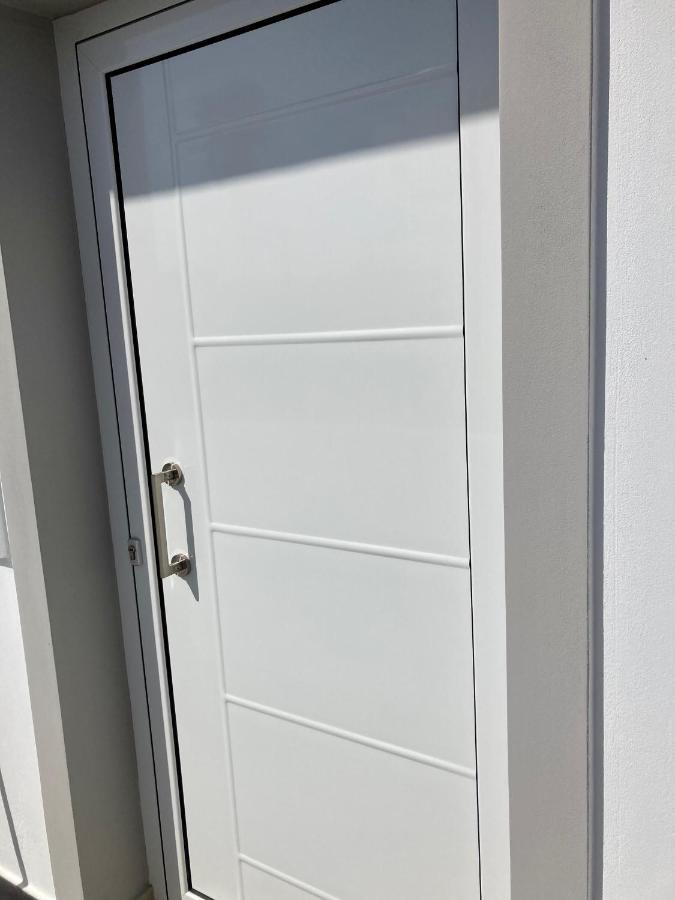 Sea Breeze 2 Apartments Мастрихари Екстериор снимка