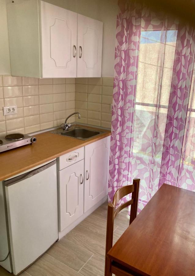 Sea Breeze 2 Apartments Мастрихари Екстериор снимка