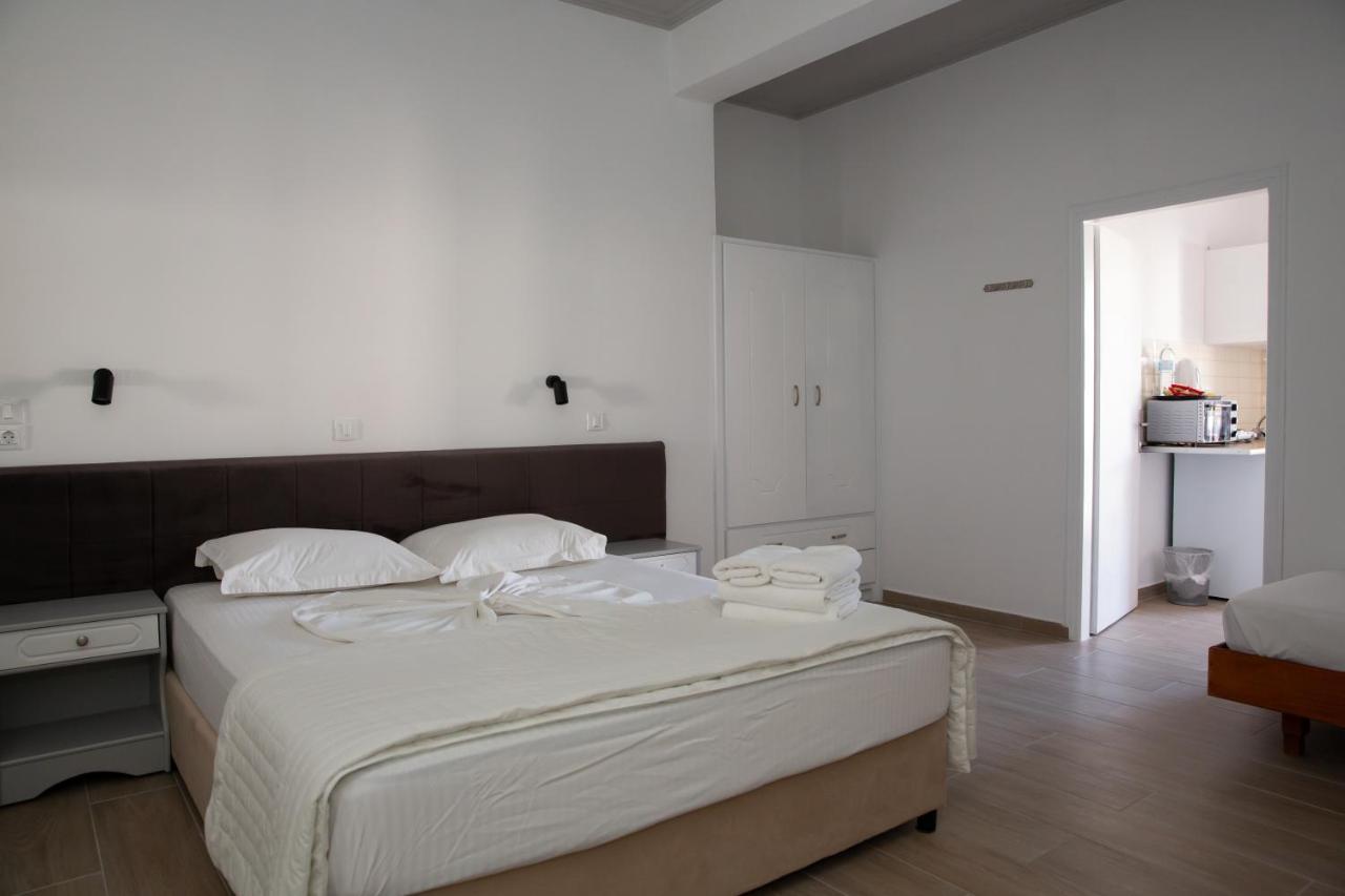 Sea Breeze 2 Apartments Мастрихари Екстериор снимка