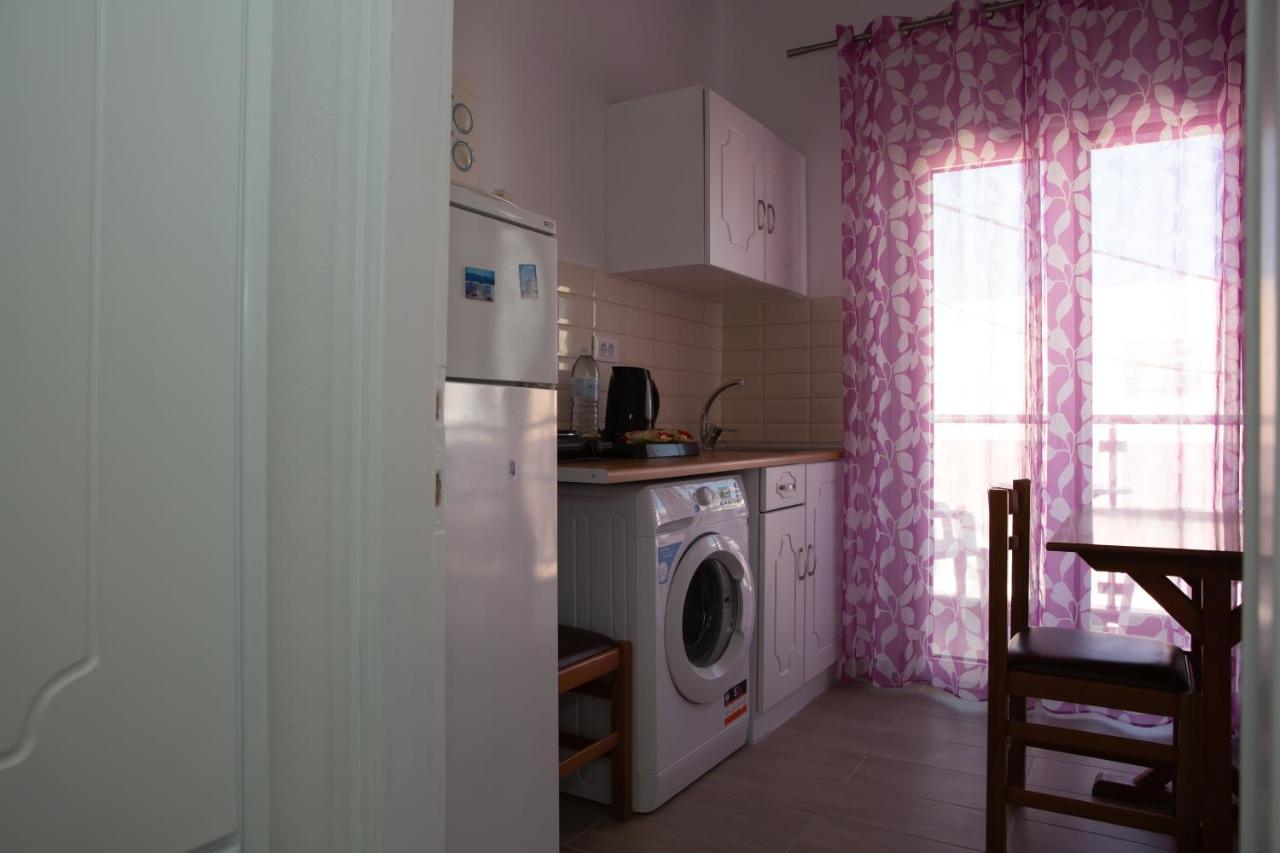 Sea Breeze 2 Apartments Мастрихари Екстериор снимка
