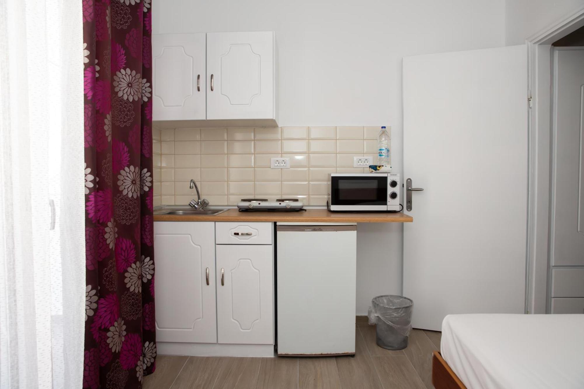 Sea Breeze 2 Apartments Мастрихари Екстериор снимка