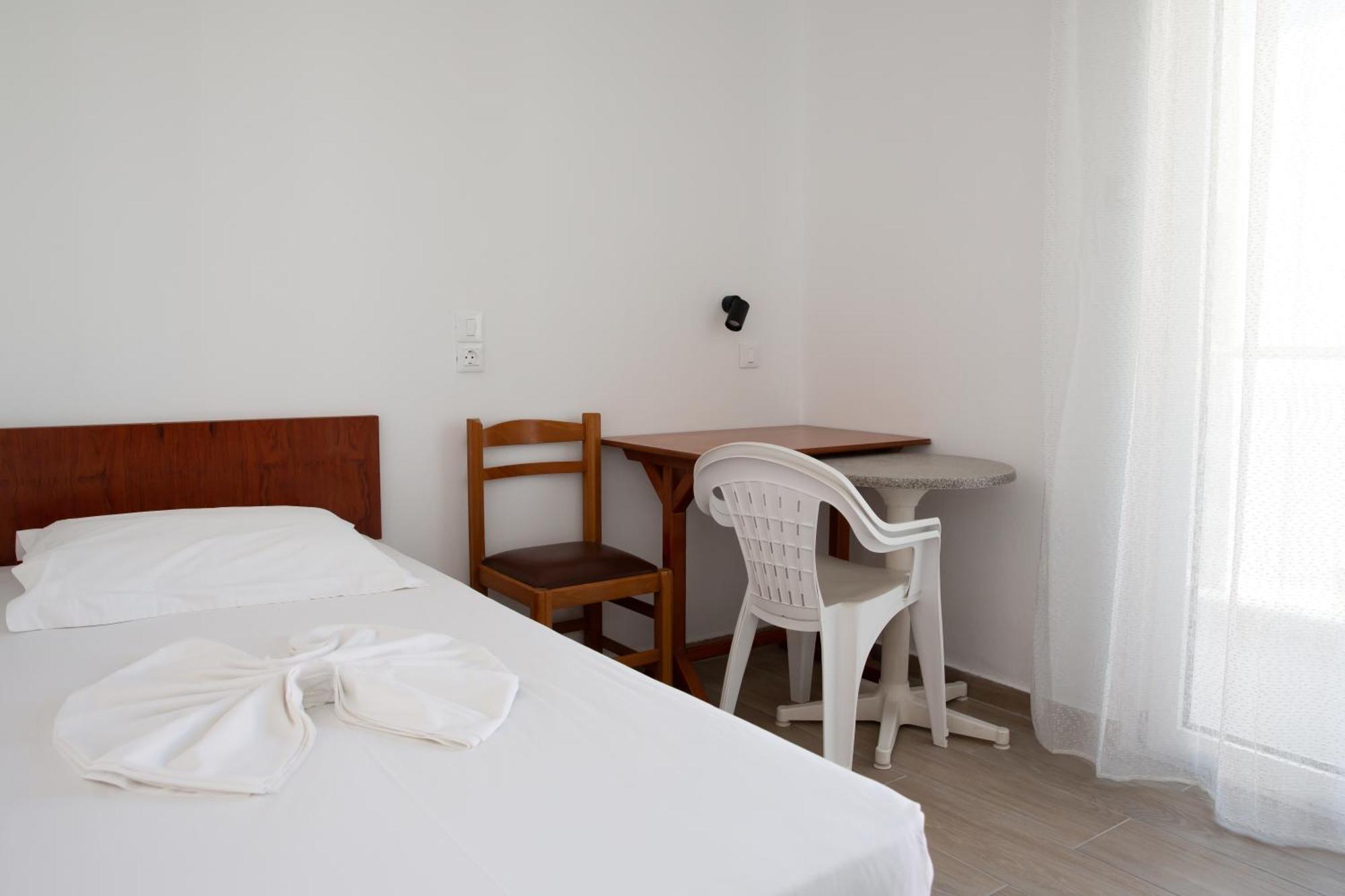 Sea Breeze 2 Apartments Мастрихари Екстериор снимка